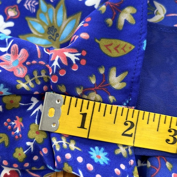 Everly floral short romper, size small, great condition. Lined. - Picture 8 of 14